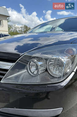 Хэтчбек Opel Astra 2006 в 
