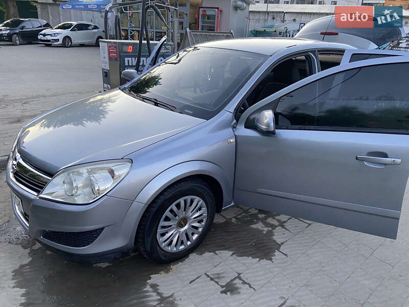 Хэтчбек Opel Astra 2008 в Тернополе