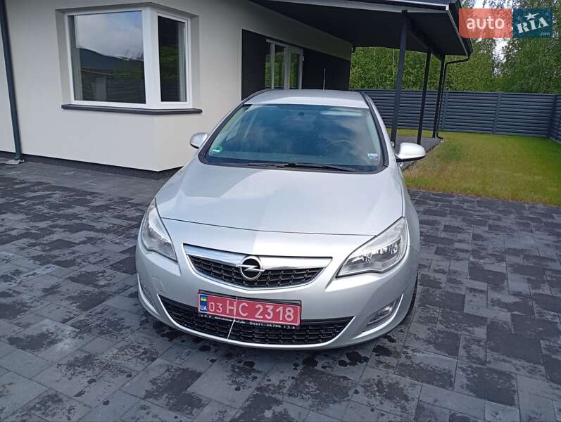 Універсал Opel Astra 2012 в Ковелі