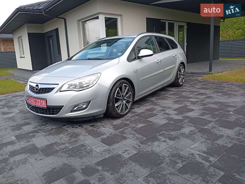 Універсал Opel Astra 2012 в Ковелі