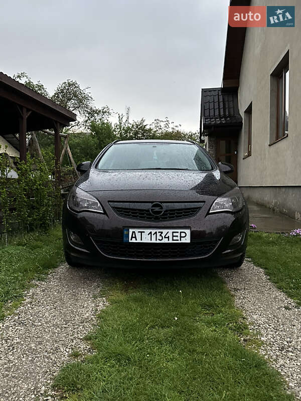 Универсал Opel Astra 2011 в 