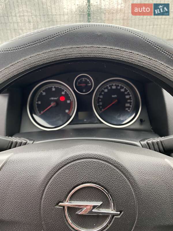 Хэтчбек Opel Astra 2006 в Киеве
