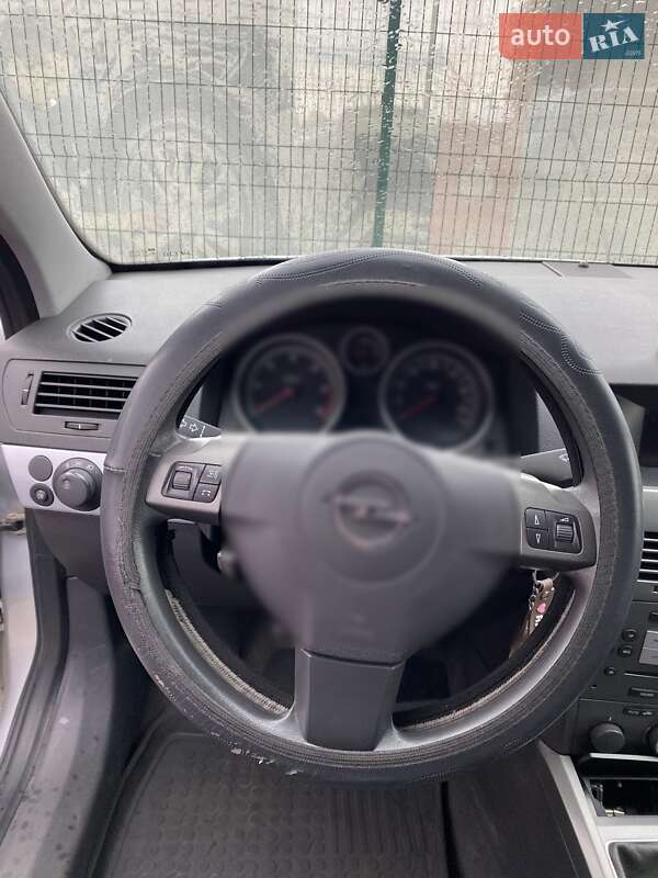 Хэтчбек Opel Astra 2006 в Киеве