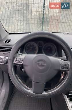 Хэтчбек Opel Astra 2006 в 