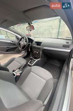 Хэтчбек Opel Astra 2006 в 