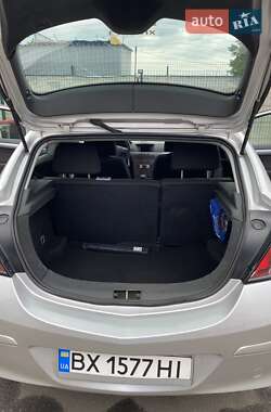 Хэтчбек Opel Astra 2006 в 