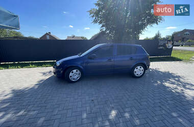 Хетчбек Opel Astra 2004 в 