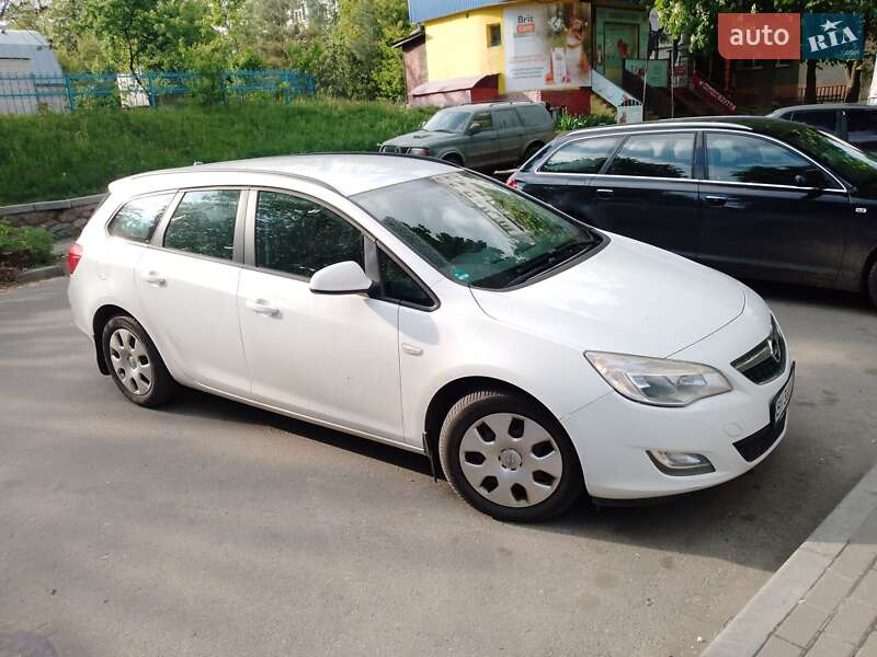 Універсал Opel Astra 2012 в Сумах