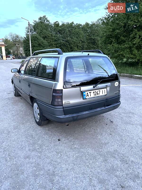 Універсал Opel Astra 1996 в Івано-Франківську