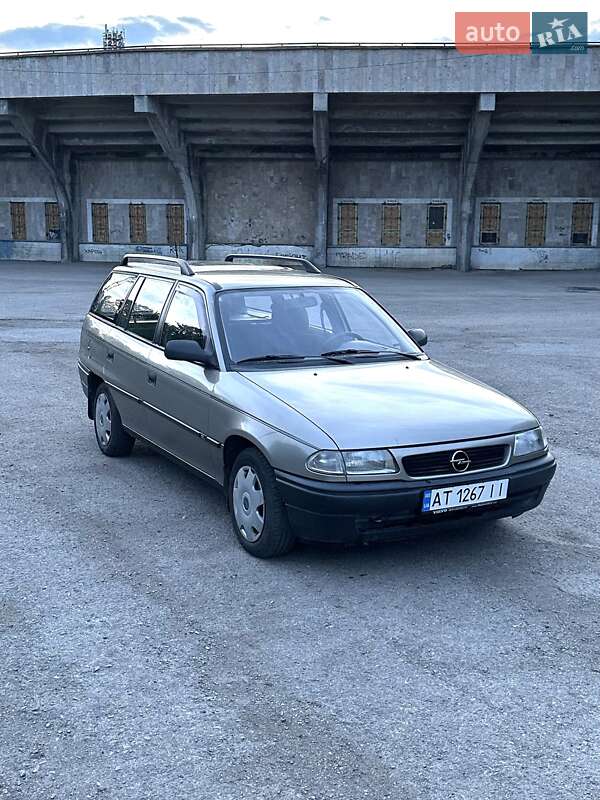 Універсал Opel Astra 1996 в Івано-Франківську