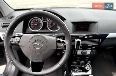 Универсал Opel Astra 2010 в 