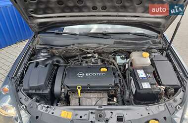 Универсал Opel Astra 2010 в 