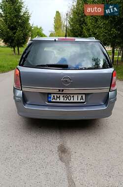 Універсал Opel Astra 2004 в 