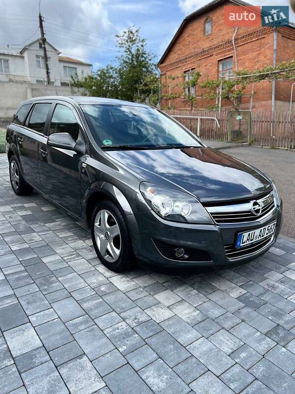 Універсал Opel Astra 2010 в Хмельницькому