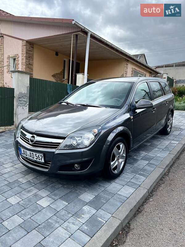 Універсал Opel Astra 2010 в Хмельницькому