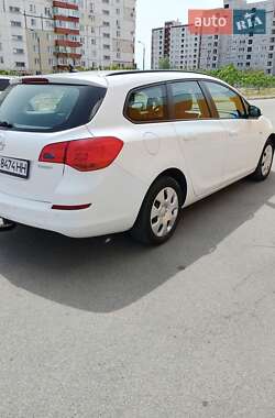 Универсал Opel Astra 2010 в 