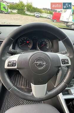 Универсал Opel Astra 2010 в 