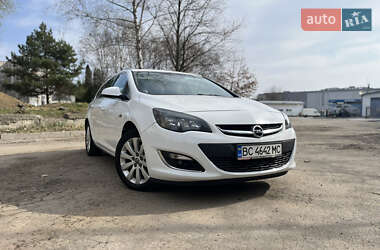 Универсал Opel Astra 2015 в Львове