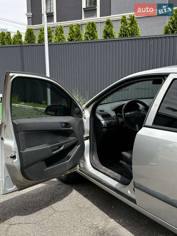 Хетчбек Opel Astra 2006 в Дніпрі