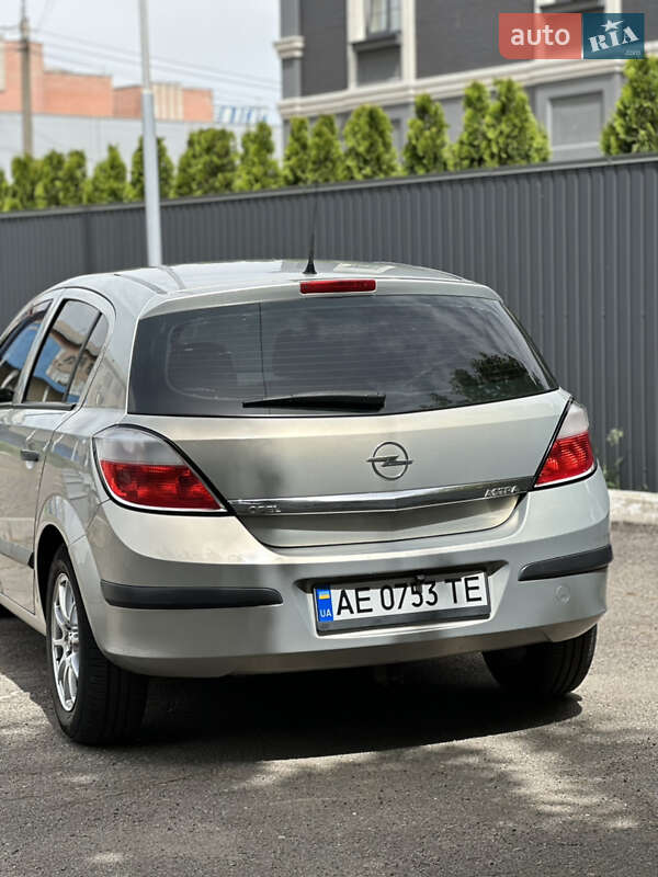 Хетчбек Opel Astra 2006 в Дніпрі