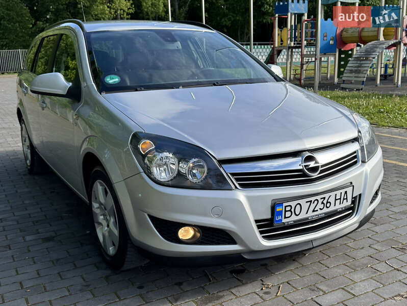 Универсал Opel Astra 2010 в 