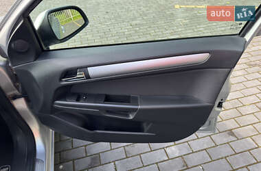 Универсал Opel Astra 2010 в 