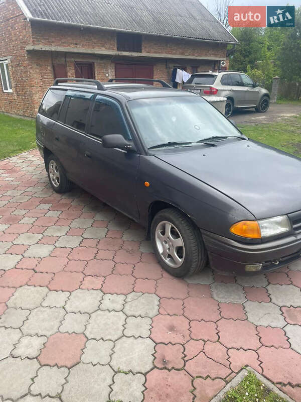 Универсал Opel Astra 1996 в Мостиске