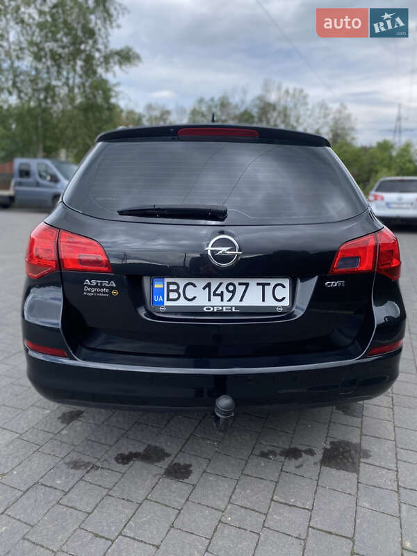 Универсал Opel Astra 2012 в Долине