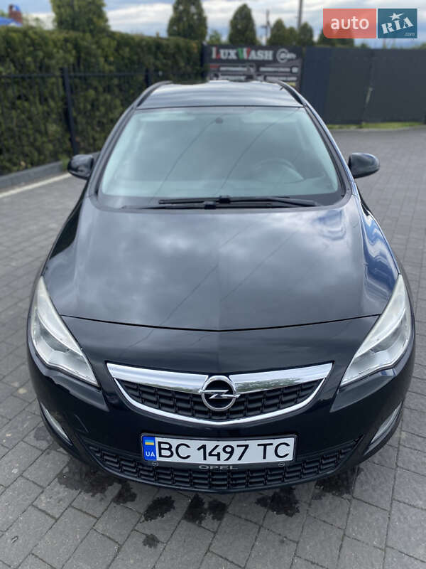 Универсал Opel Astra 2012 в Долине