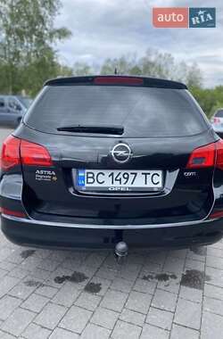 Универсал Opel Astra 2012 в 