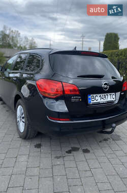 Универсал Opel Astra 2012 в 