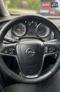 Универсал Opel Astra 2012 в 