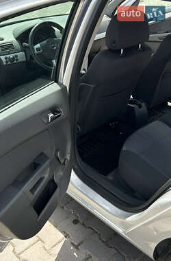 Хетчбек Opel Astra 2009 в 