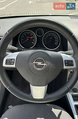 Хетчбек Opel Astra 2009 в 