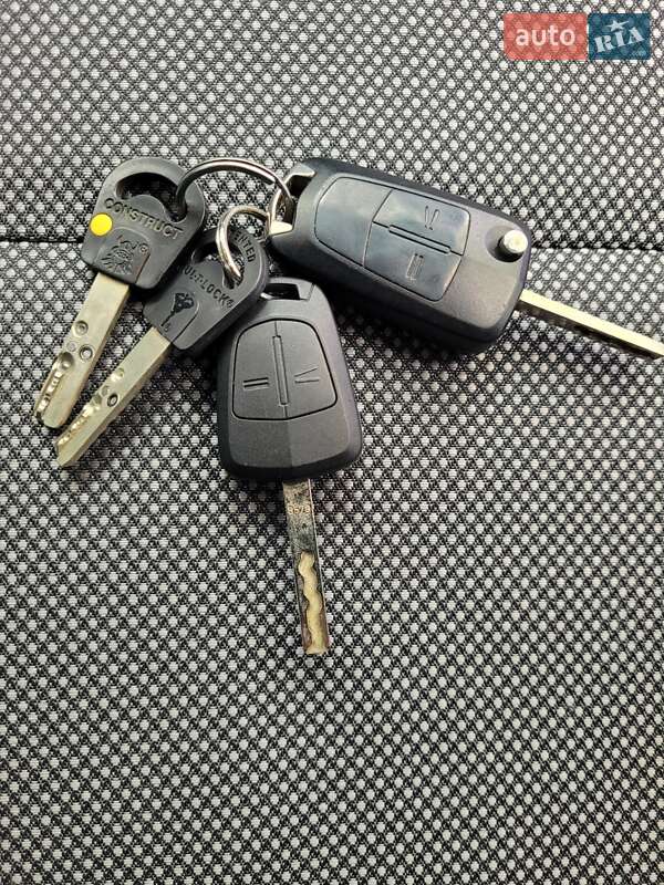 Хэтчбек Opel Astra 2009 в Мостиске