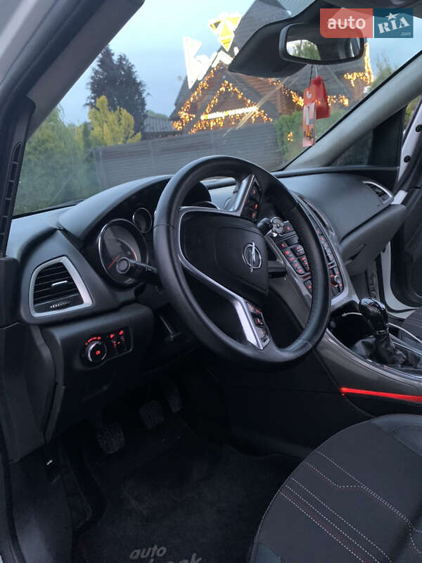 Универсал Opel Astra 2012 в Стрые