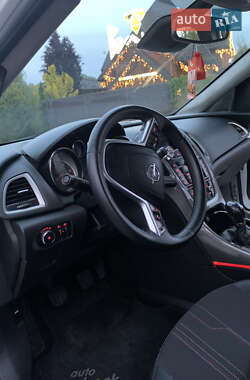 Універсал Opel Astra 2012 в 