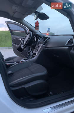 Універсал Opel Astra 2012 в 