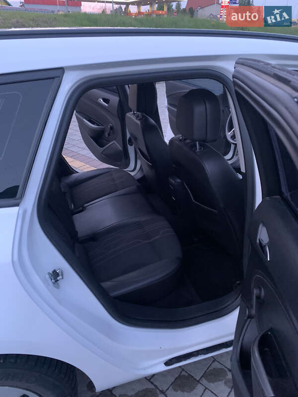 Универсал Opel Astra 2012 в Стрые