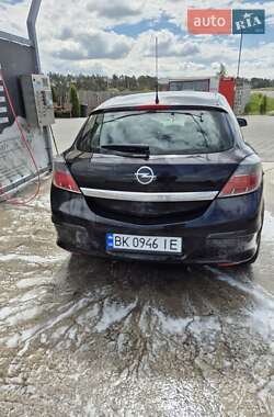 Купе Opel Astra 2005 в Дубровиці