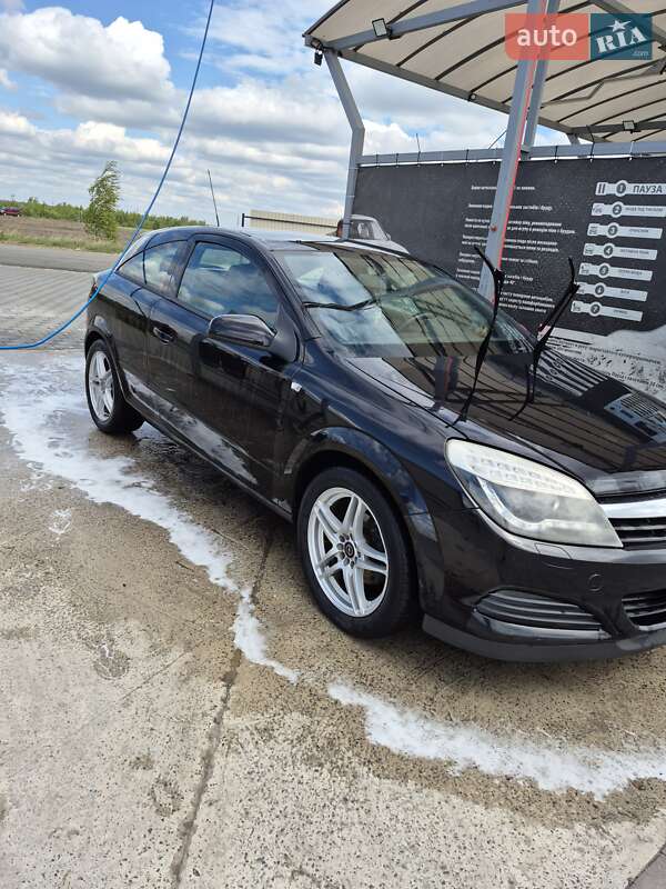 Купе Opel Astra 2005 в Дубровице