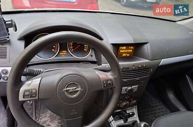 Хэтчбек Opel Astra 2004 в 