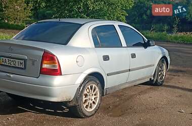 Седан Opel Astra 2004 в 