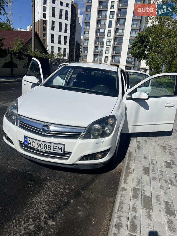 Хэтчбек Opel Astra 2009 в 