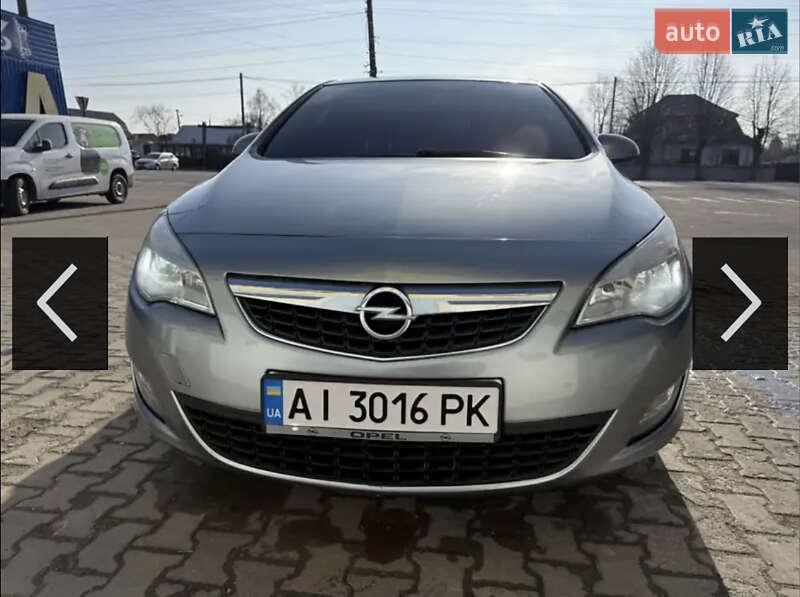 Хэтчбек Opel Astra 2011 в 