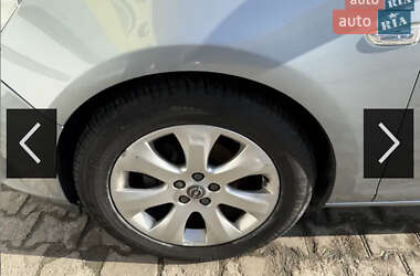 Хэтчбек Opel Astra 2011 в 