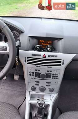 Хетчбек Opel Astra 2009 в 