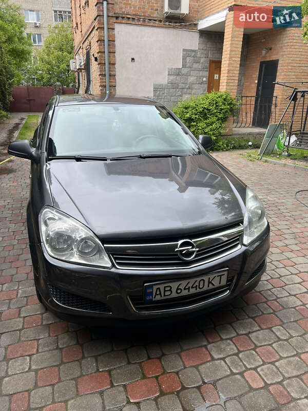 Седан Opel Astra 2011 в Виннице