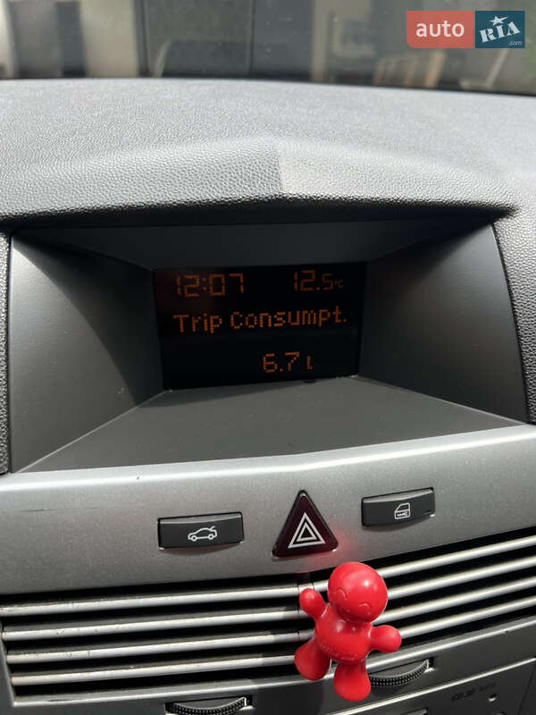 Седан Opel Astra 2011 в Виннице