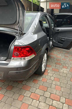 Седан Opel Astra 2011 в Виннице